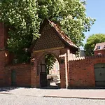 Gruene Idylle In Wismar-altstadt - Abc352 *