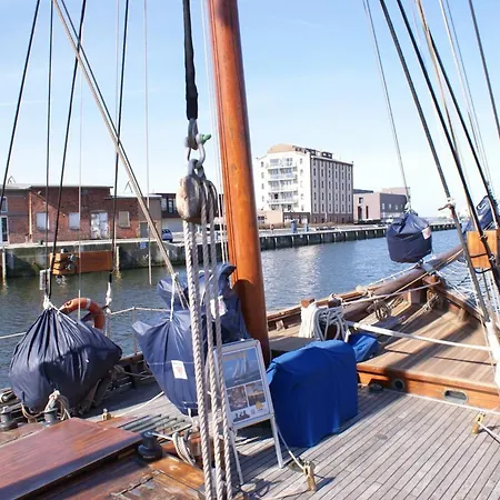Gruene Idylle In Wismar-altstadt - Abc352 *